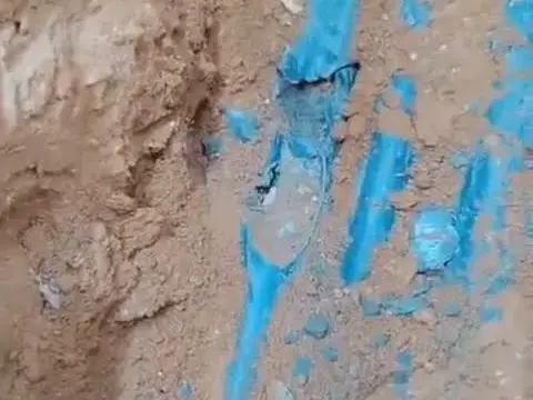 مشهد 2: موضع الحفر فوق مسار كابل الكهرباء