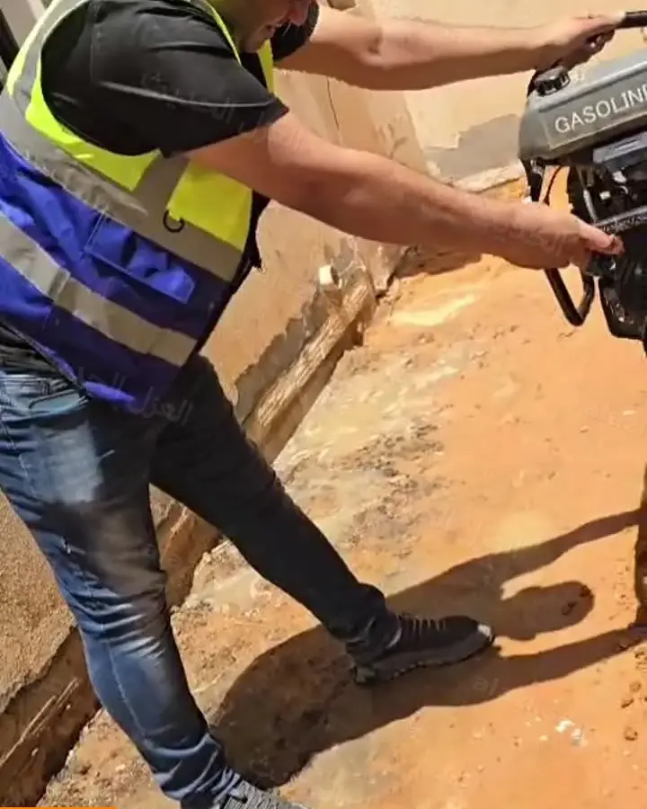 دكّ حوش بالهزّاز قبل التبليط
